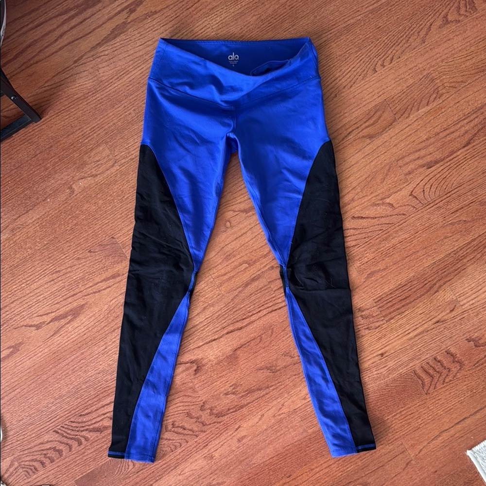 ALO Yoga Vibrant Blue and Black Leggings
